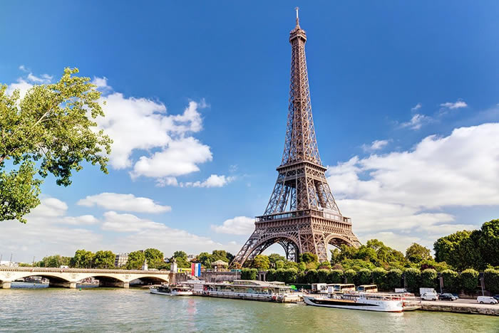 Visiter Paris en profitant d’une visite guidée en bus