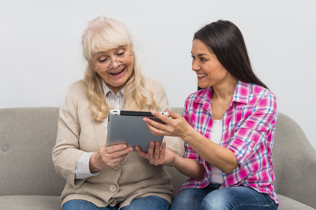 Une idée cadeau connecté pour ses grands-parents : la tablette senior